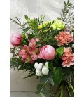 Acercamiento Ramo Romántico Peonías y Rosas